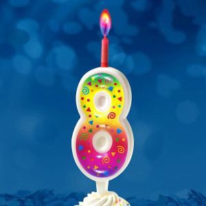 Свеча-цифра "8" цветное пламя, 12см.