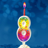 Свеча-цифра "8" цветное пламя, 12см.