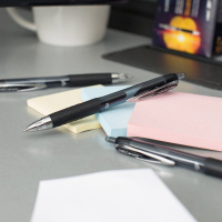 Ручка гелевая черная автомат UNI Signo UMN-207