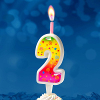 Свеча-цифра "2" цветное пламя, 12см.