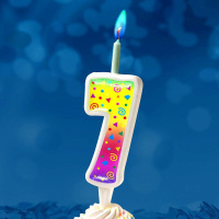 Свеча-цифра "7" цветное пламя, 12см.