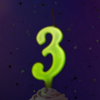 Свеча-цифра "3" люминесцентная, 7см.