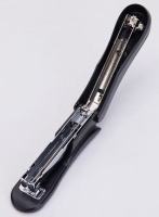 Степлер Deli 24/6, 26/6 на 20 листов, корп. ассорти,100скоб