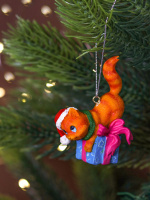 Подвесное украшение  7см "Котик с подарком" из полирезины