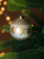 Ёлочный шар  8 см "Золотистые снежинки" стекло