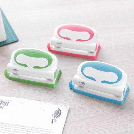 Дырокол Deli  10 лист., металл, ассорти